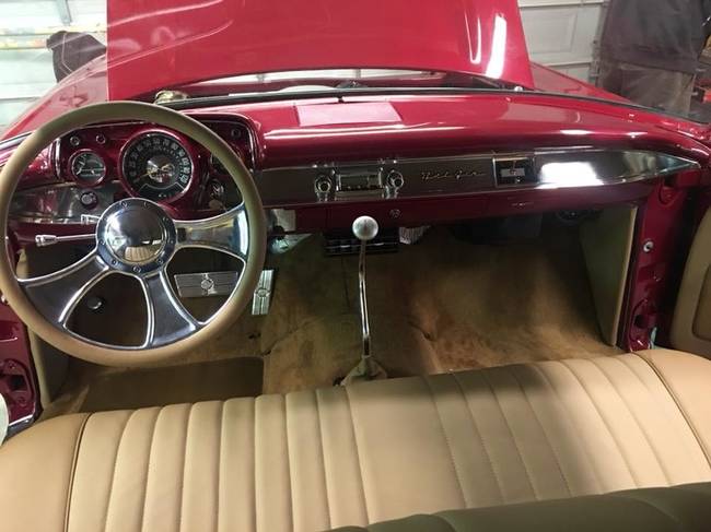 Az alábbi képeknek hála pedig egy kicsit mi is körbe járhatjuk és megcsodálhatjuk ezt az egészen pazar, hibátlanul felújított 1957-es Chevrolet Bel Air-t.
