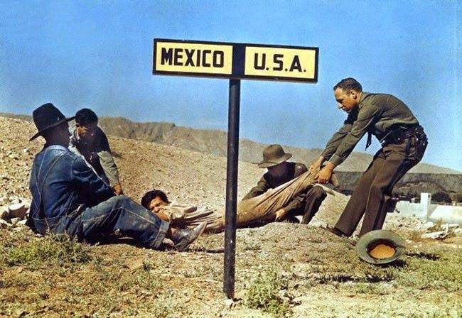 Amerikai határőrök küzdenek az illegális bevándorlókkal a Mexikói határon.