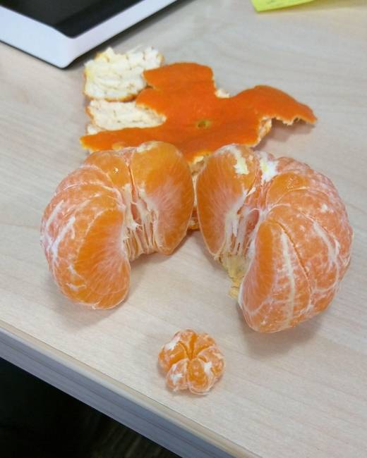 Egy mandarin, aminek a belsejében egy egész mini-mandarin volt.