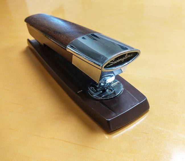 „1962-es Swingline tűzőgépet használok."