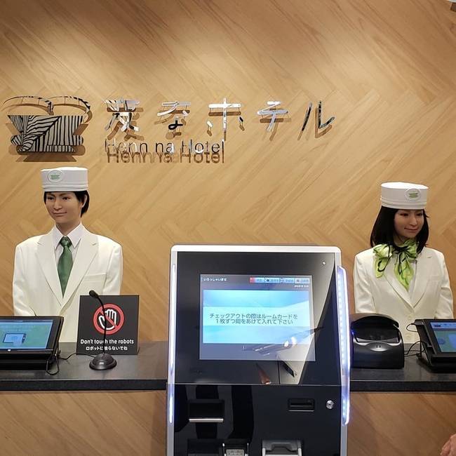Japánban van egy hotel, ahol az egész személyzet robotokból áll.