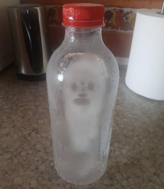 Te is látod a jégből készült szellemet a palackban?