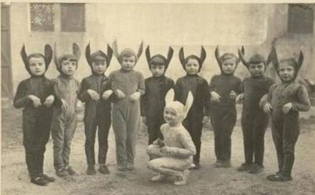 Így nézett ki egy Halloween a múlt század elején.