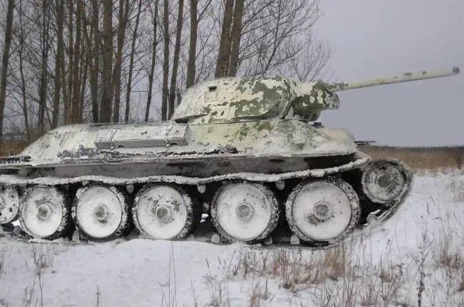 A németek csak 1943-ban vették észre, hogy valami nem stimmel a tankjuk szürke festékével: miért döntöttek úgy, hogy lecserélik, és miért volt eleinte szürke a tank?