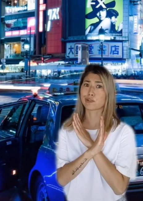 Ne kezd el rángatni a taxi ajtaját, mert könnyedén eltörheted. Ne feledd, hogy Japán már régóta a XXI. században él, és a taxik ajtajai itt automatikusan nyílnak.