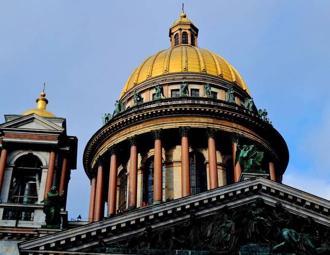 A szentpétervári Szent Izsák székesegyház kupolája a 70-es évek óta zárva tart a látogatók előtt.