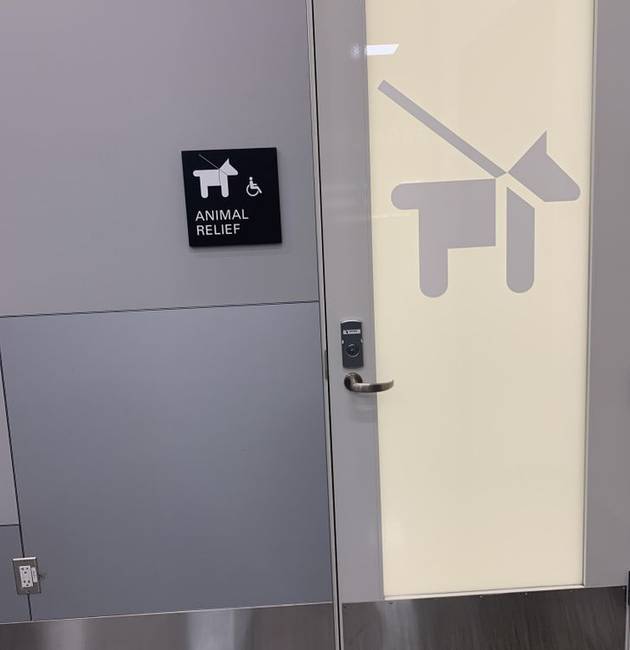 Külön kutyavécé a san franciscói repülőtéren.