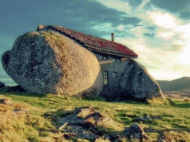 Sziklaház Portugáliában.