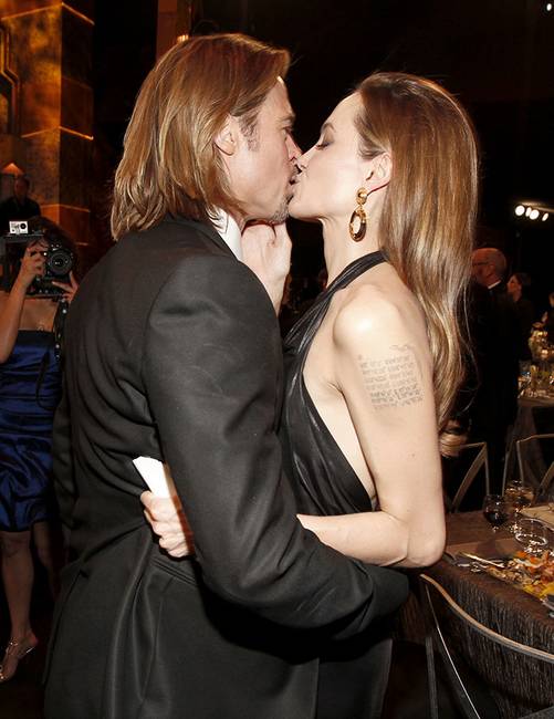 Így hát a napnál is világosabbá vált, hogy igen...Brad Pitt tényleg pofátlanul koppintja az éppen aktuális barátnője külsejét. Végezetül pedig jöjjön még néhány ezt bizonyító fénykép, a teljesség igénye és felesleges kommentár nélkül...😂