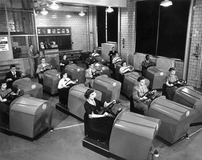 Autósiskola, 1953-ban.