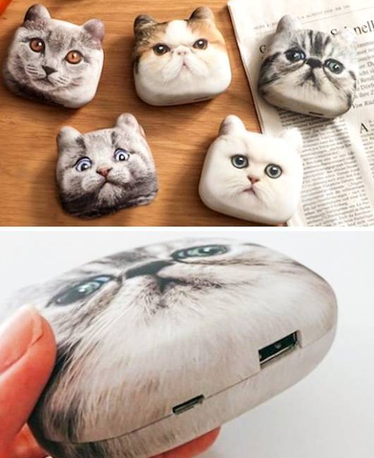 Ez nem valami cuki-macskás kulcstartó, hanem a világ legaranyosabb powerbankja.