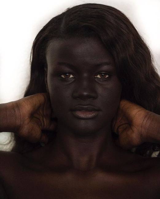 Khoudia Diop - a legsötétebb bőrű modell a világon.