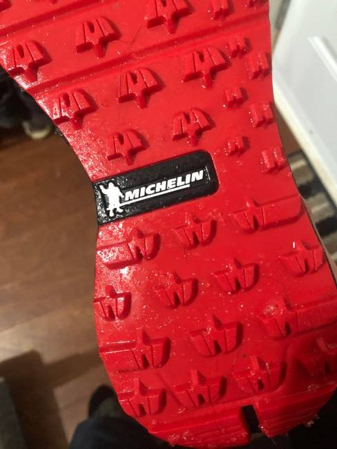 „A cipőm talpa újrahasznosított gumiabroncsból készült."