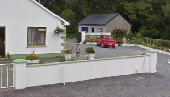 A Google Street View autói mindenkinek felkeltik a figyelmét.