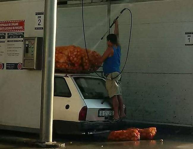 Nemcsak autót mos, de az otthoni krumplihámozást is megspórolja...zseniális! :D