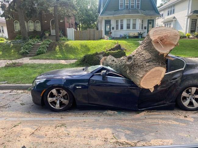 Az anyatermészet úgy döntött, hogy ennek a BMW-nek kabriónak kell lennie.