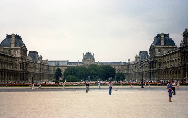 Louvre, Párizs: 1980-ban és napjainkban.