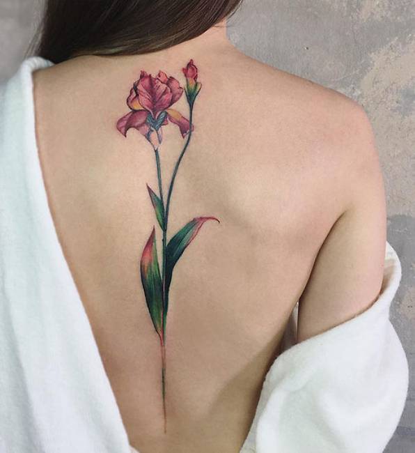 30 lenyűgöző gerinctetoválás, ami után Te is üresnek érzed majd a hátad