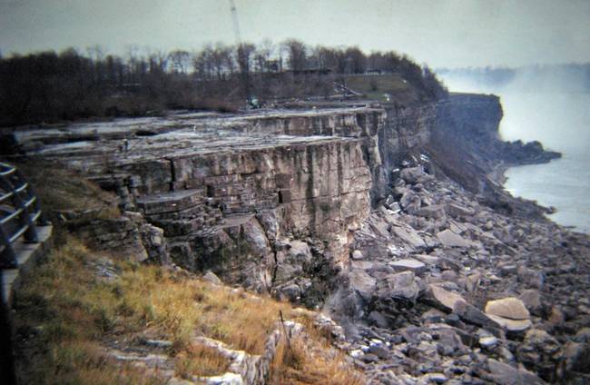 Az 1969-ben „leállított” Niagara-vízesés, hogy tudományos vizsgálatot végezhessenek a talajerózió kapcsán.