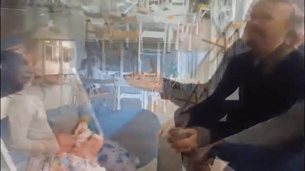 A modern kisgyerekeket már nem lehet lekenyerezni ilyesmivel.