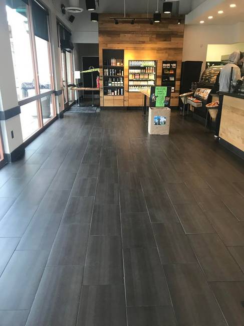 A Starbucks kávézókból kiszedték az ülőgarnitúrákat, hogy az emberek ne akarjanak ott maradni.