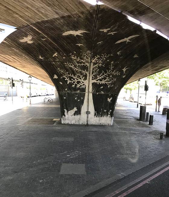 Magasnyomású mosóval okozott "vandalizmus", valahol Nyugat-Londonban.