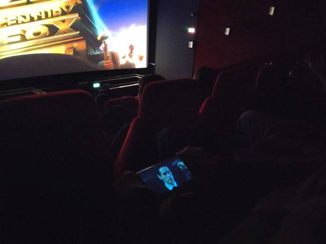 „Ez az ember Netflixet nézett fülhallgató nélkül a moziban."