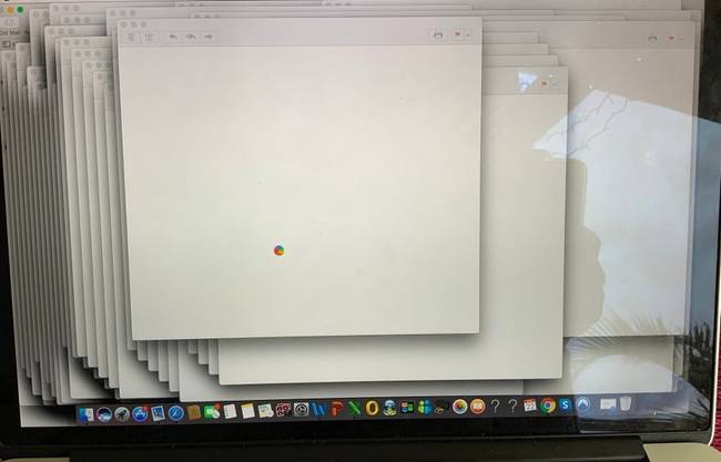 „Anyám leült a laptopomhoz és 4000 emailt nyitott meg egyszerre. 2 órán át így nézett ki a képernyő, még ki se lehetett kapcsolni a gépet."