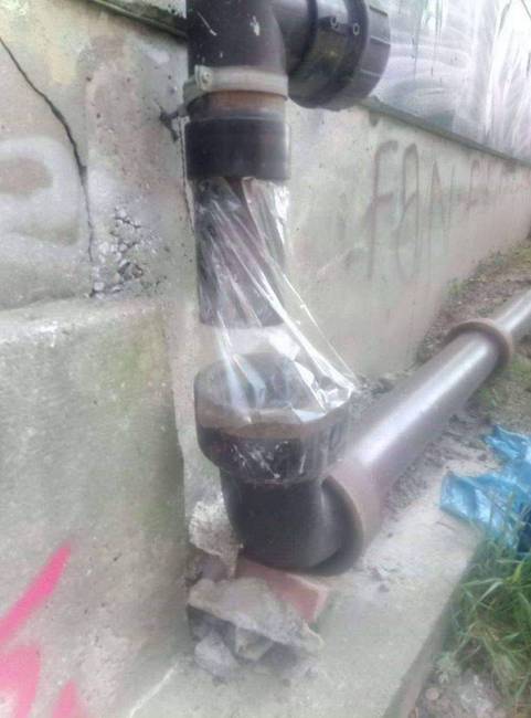 Egyetlen igazi mesterember sem nélkülözheti munka közben a ragasztószalagot.