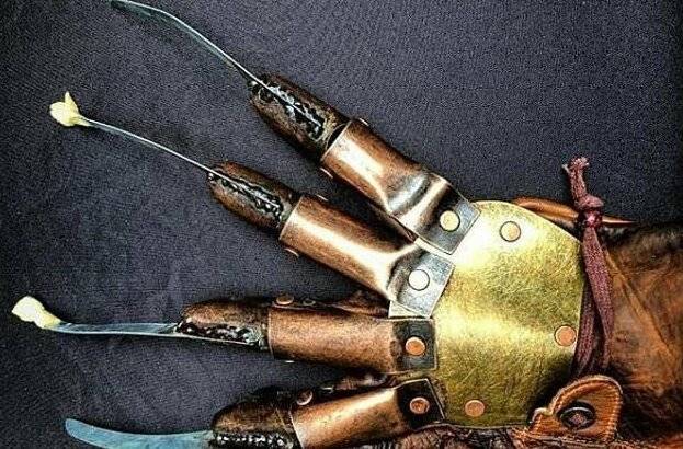 Ezt a Rémálom az Elm utcában című film gonoszát, Freddy Krueger-t idéző kesztyűt az Atlantai Nemzetközi Repülőtér munkatársai foglalták le.