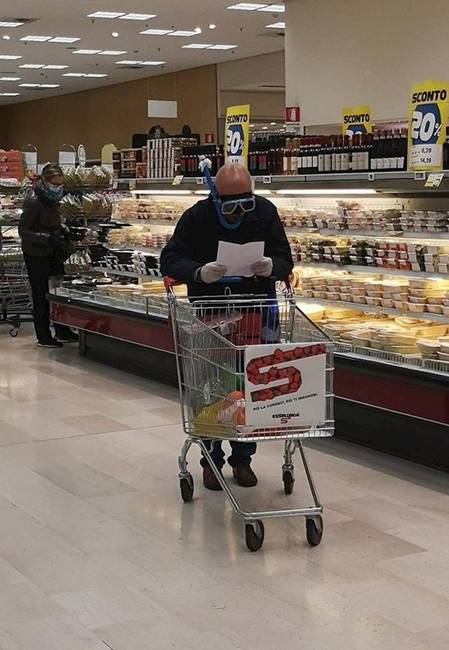 Jöhet vírus, betegség, árvíz - Ő készen áll!