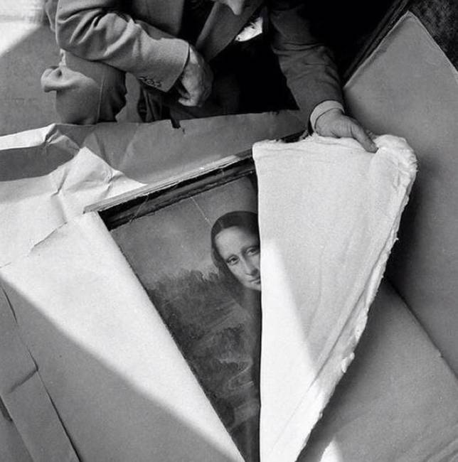 A Mona Lisa kicsomagolása a második világháború után.
