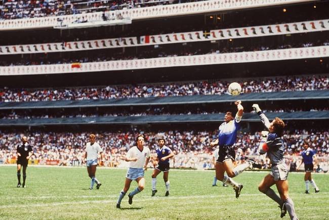 A legendás "Isten keze" gól, amit Diego Maradona szerzett az 1986-os világbajnokságon.