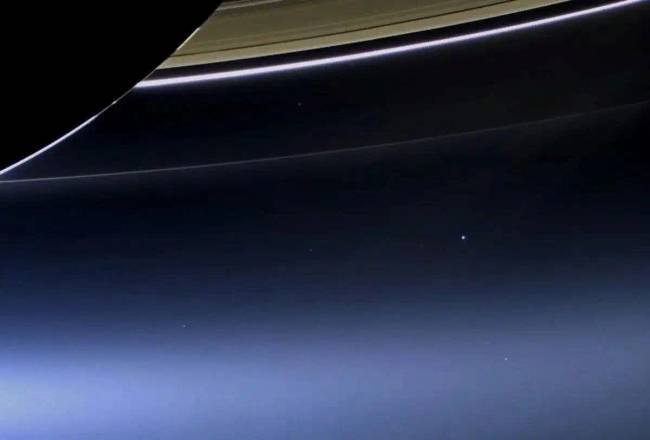 Föld a Szaturnusz pályájáról / NASA