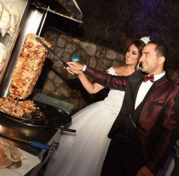 20 vicces és kínos fotó, ami bizonyítja, hogy egy esküvő sem csak tökéletes pillanatokból áll