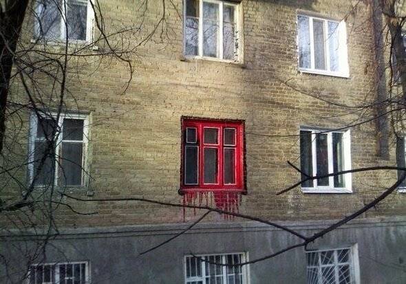Nem mondom, hogy a legszebb festés a környéken, de az biztos, hogy a legkönnyebben észrevehető.