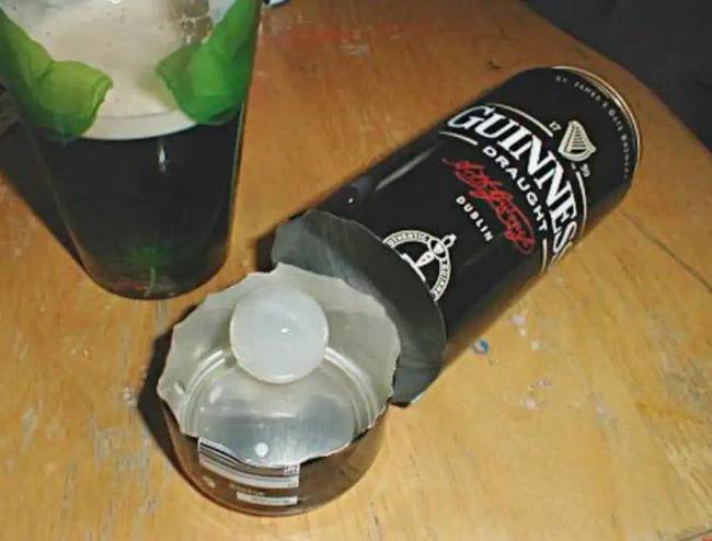 Miért van egy golyó a Guinness sör dobozában?