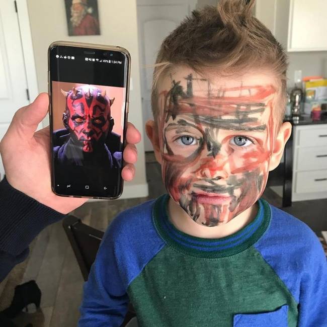 Saját maga próbálta elkészíteni a farsangi Darth Maul jelmezt.