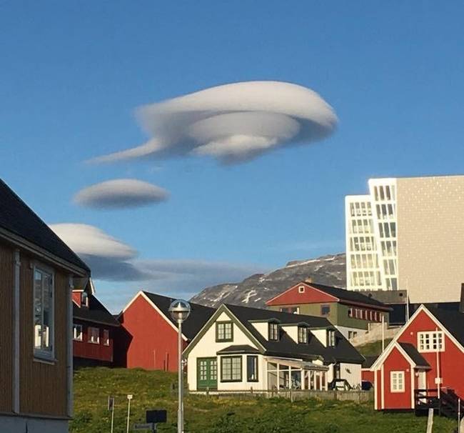 A lentikuláris felhők úgy néznek ki, mintha csak UFO-k lennének az égen.