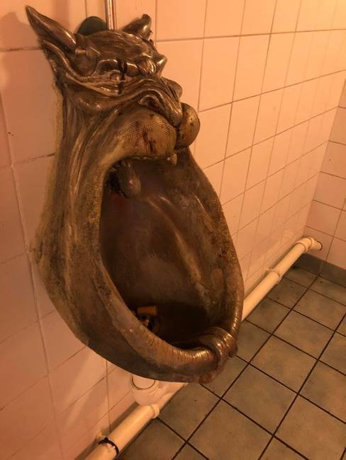 „Egy oslói pubban találtam ezt a piszoárt."