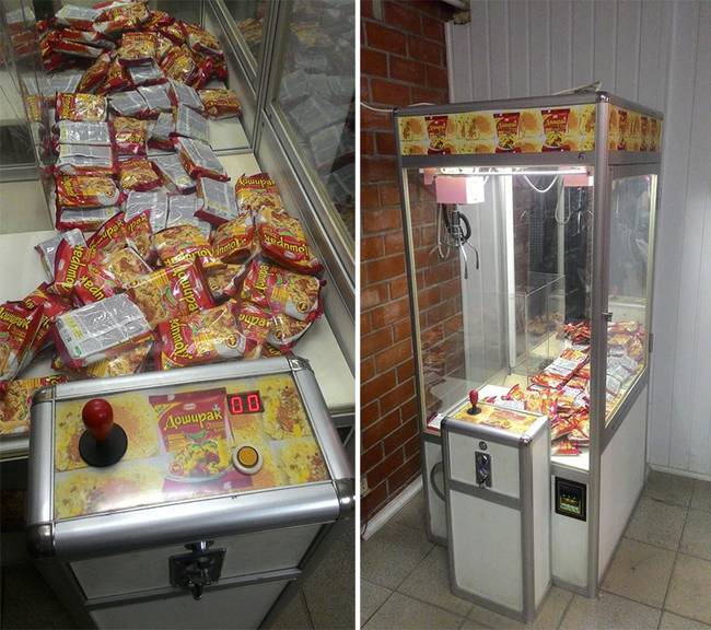 Egy karmos játékgép, amivel nem plüssmacikat és játékokat, hanem gyorsleveseket lehet nyerni.