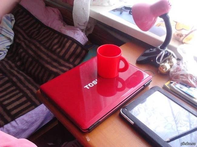 „A szomszédom panaszkodik, hogy gyakran tönkremegy a laptopja. Azt hiszem, hogy most már tudom, miért."