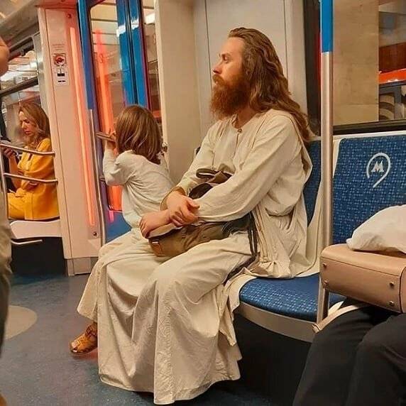 „Szerényen arra kérte az utasokat, hogy ne nézzék őt Jedi lovagnak."