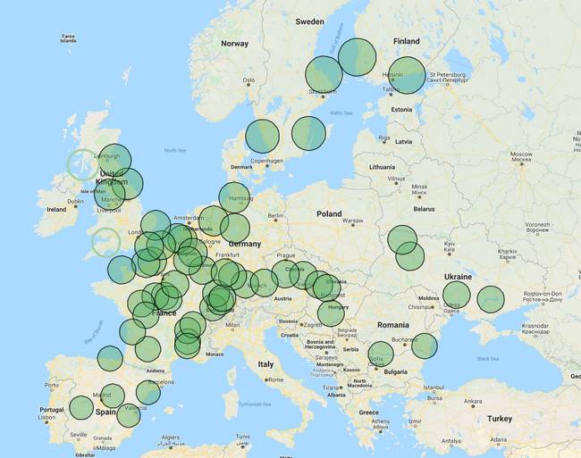 A körök 100 km-es körzetet jelölnek az Európában található összes atomerőmű körül.