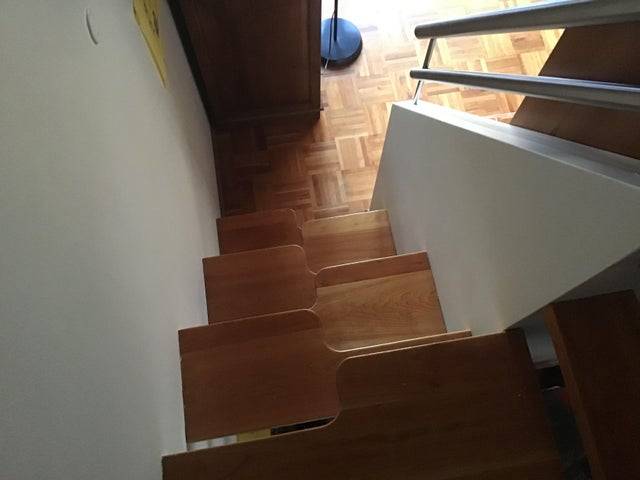 Ez a lépcső nem mindenki számára alkalmas.
