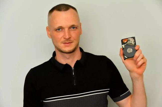 Emlékszel arra a férfira, aki véletlenül kidobott egy 7500 bitcoint tartalmazó merevlemezt? Így végződött a története