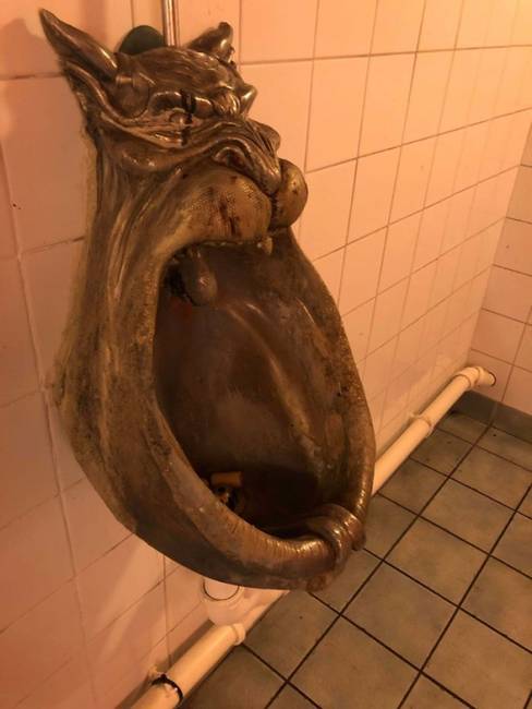 „Ezt a piszoárt találtam egy oslói bárban."