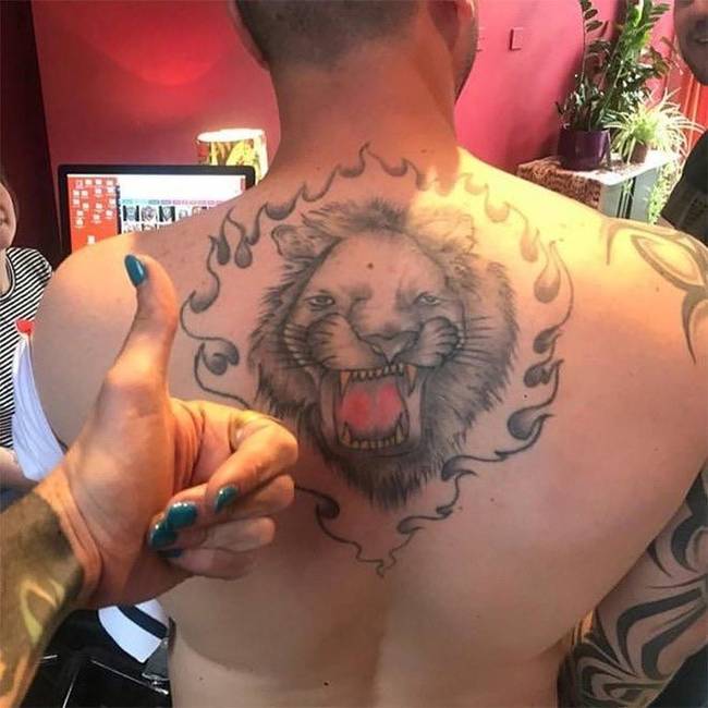 Ha másra nem is jó, legalább jó kedvre deríti vele az embereket.