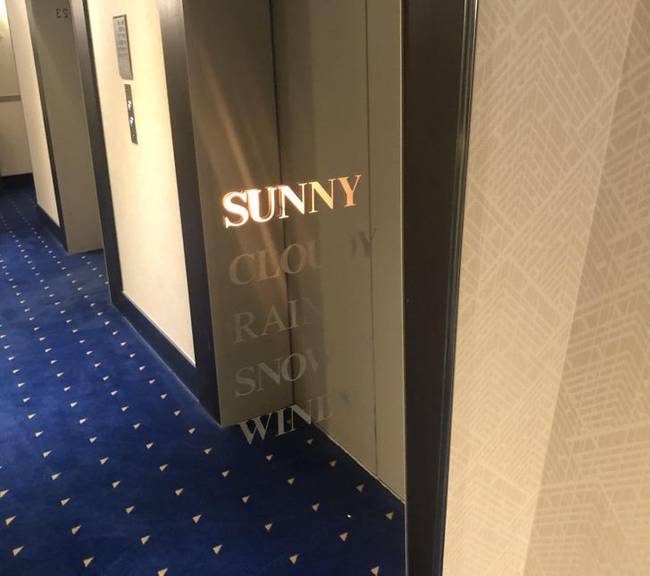 „Ez a tükör a szállodai folyosón megmutatja, hogy milyen az idő odakint."