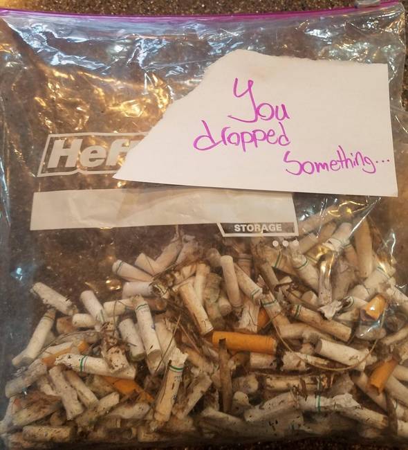 „A szomszédaim állandóan cigarettacsikkeket dobálnak a ház elé, én pedig félek tőle, hogy a kutyám megeszi, ezért mindig összeszedem, de nem dobom ki őket, hanem gyűjtögetem, hogy visszaadhassam nekik.”
